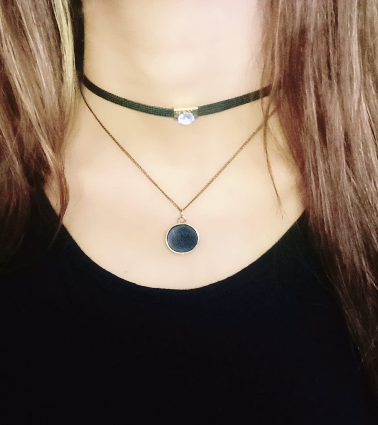 Double layer black pendent nackless